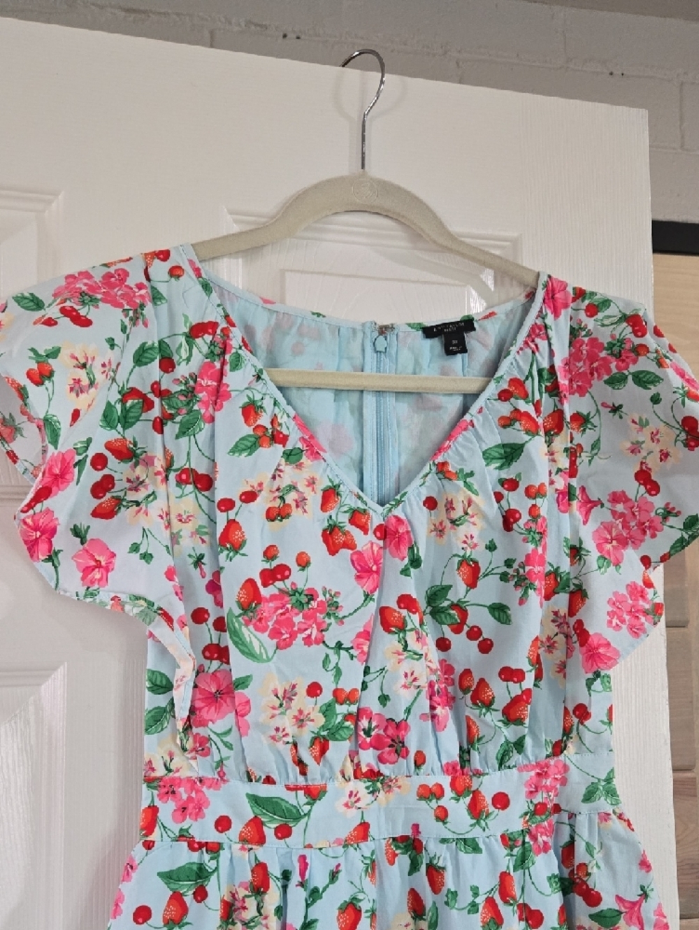 Ann Taylor Floral Flutter Sleeve Flare Dress Size 00P - Picture 3 of 9